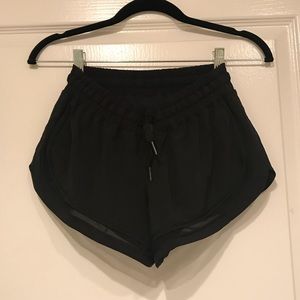Black lululemon Hotty Hot short